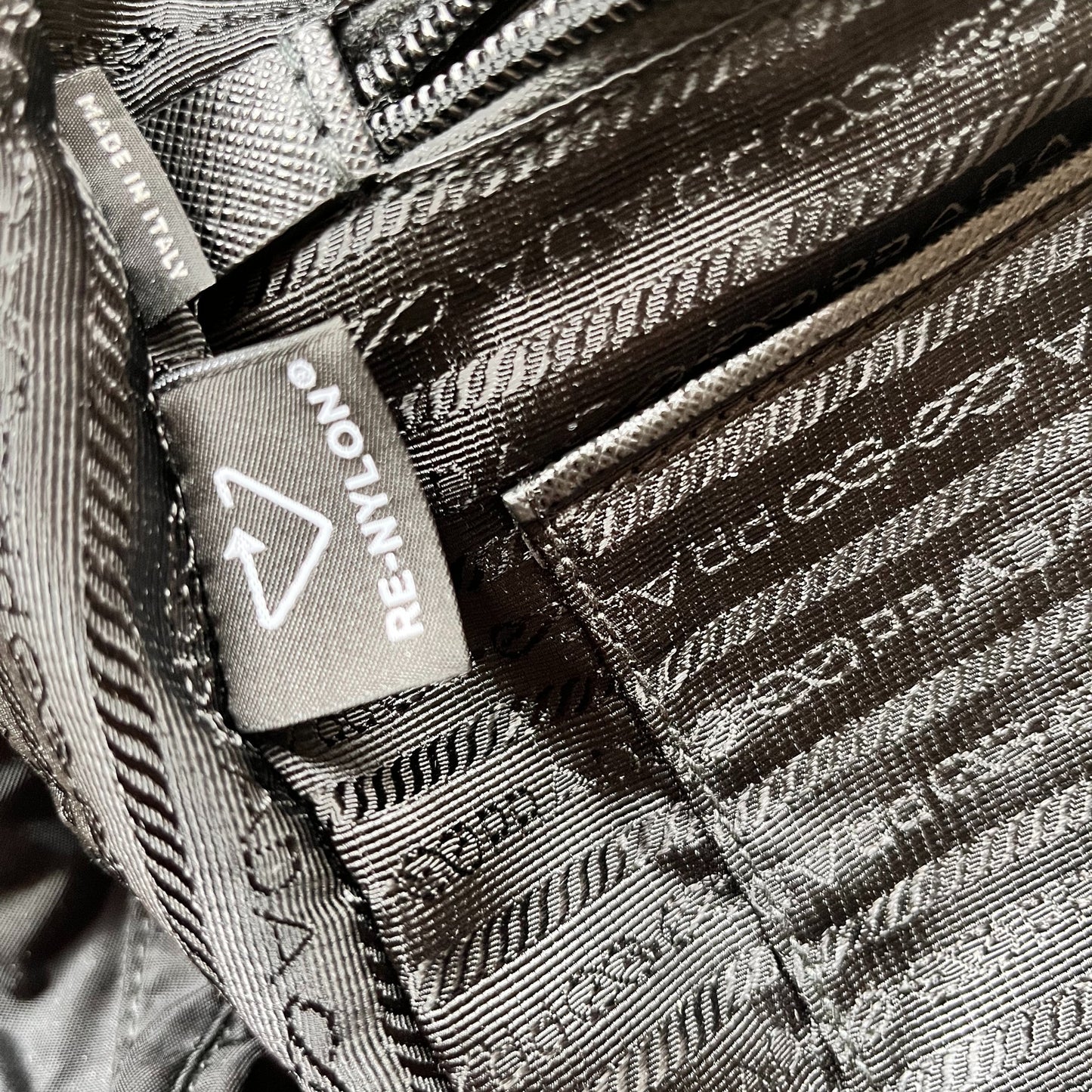 PRADA - Messenger RE-NYLON